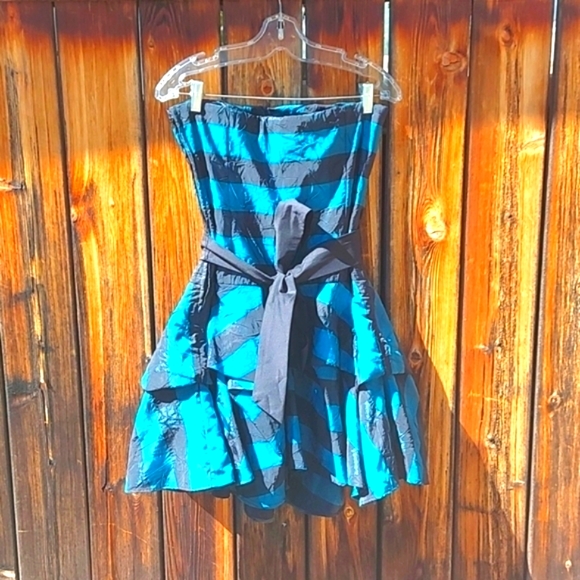 Le chateau green striped cocktail dress - Picture 3 of 12